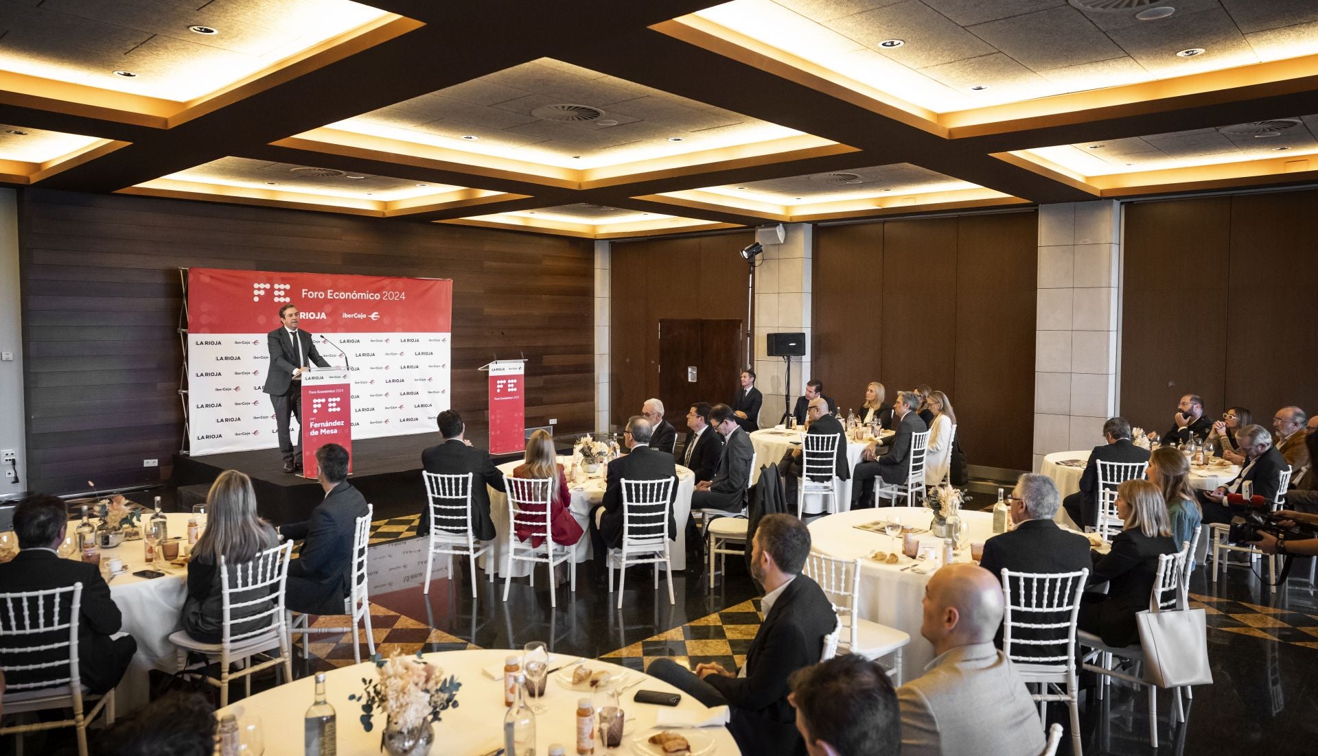 Celebración del Foro económico de Diario LA RIOJA e Ibercaja