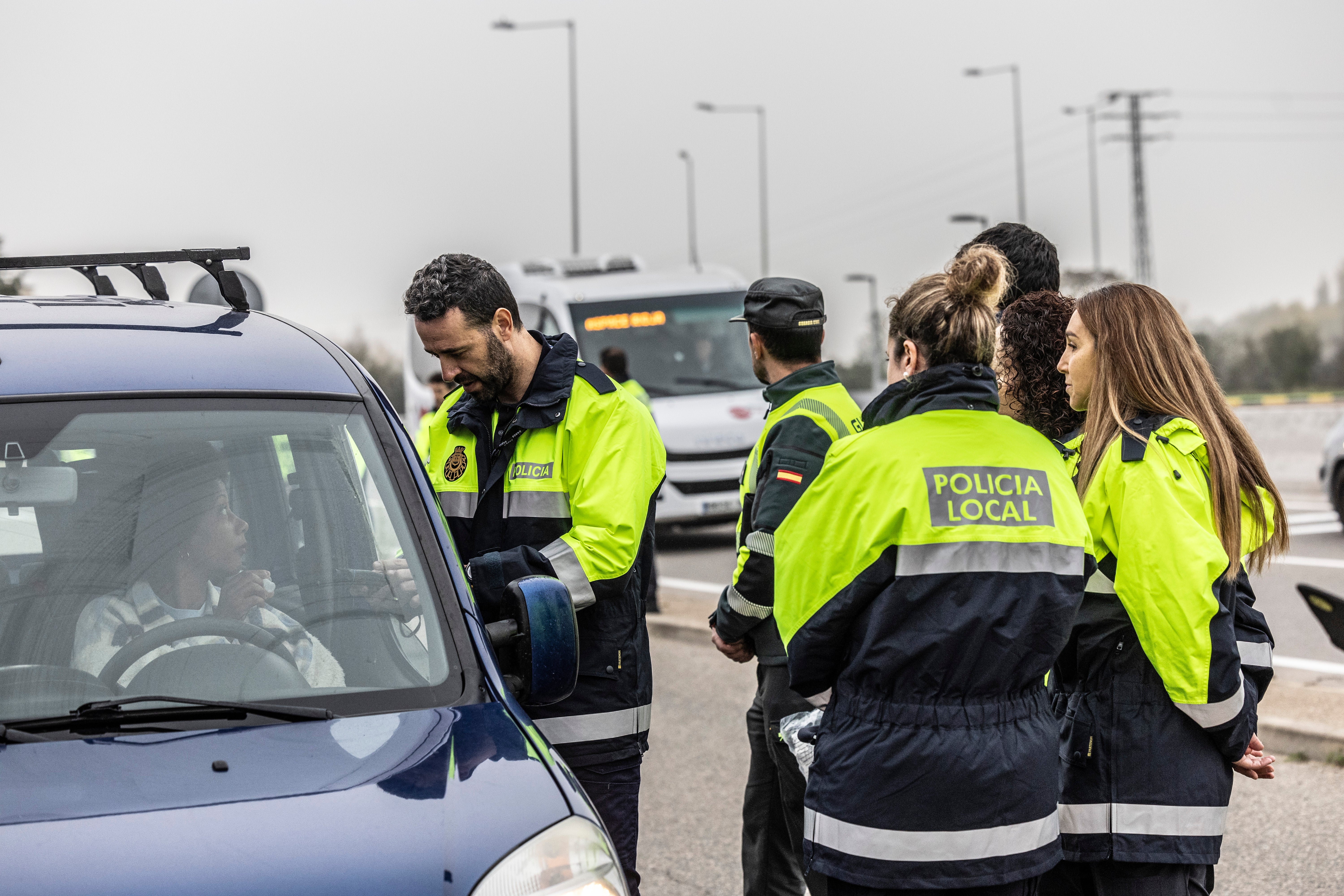 45 policías locales comienzan sus prácticas en controles de alcohol y drogas