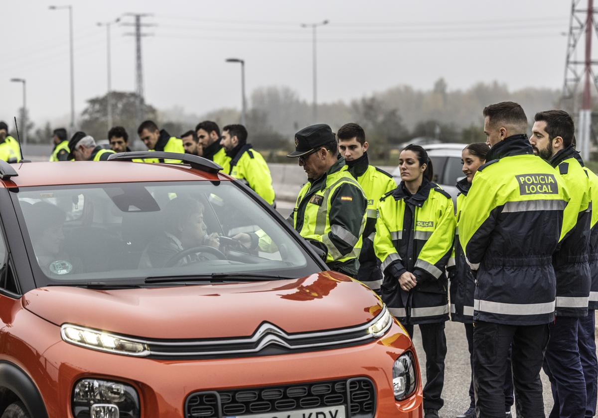 45 policías locales comienzan sus prácticas en controles de alcohol y drogas