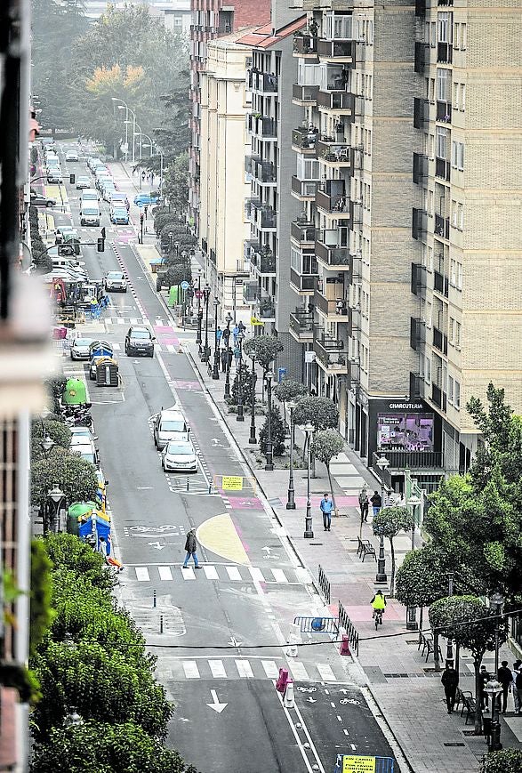 Imagen antes - Desde el Colegio. Si en esta parte la calzada está sin tocar, sí se ha ampliado la acera con el espacio amarillo.