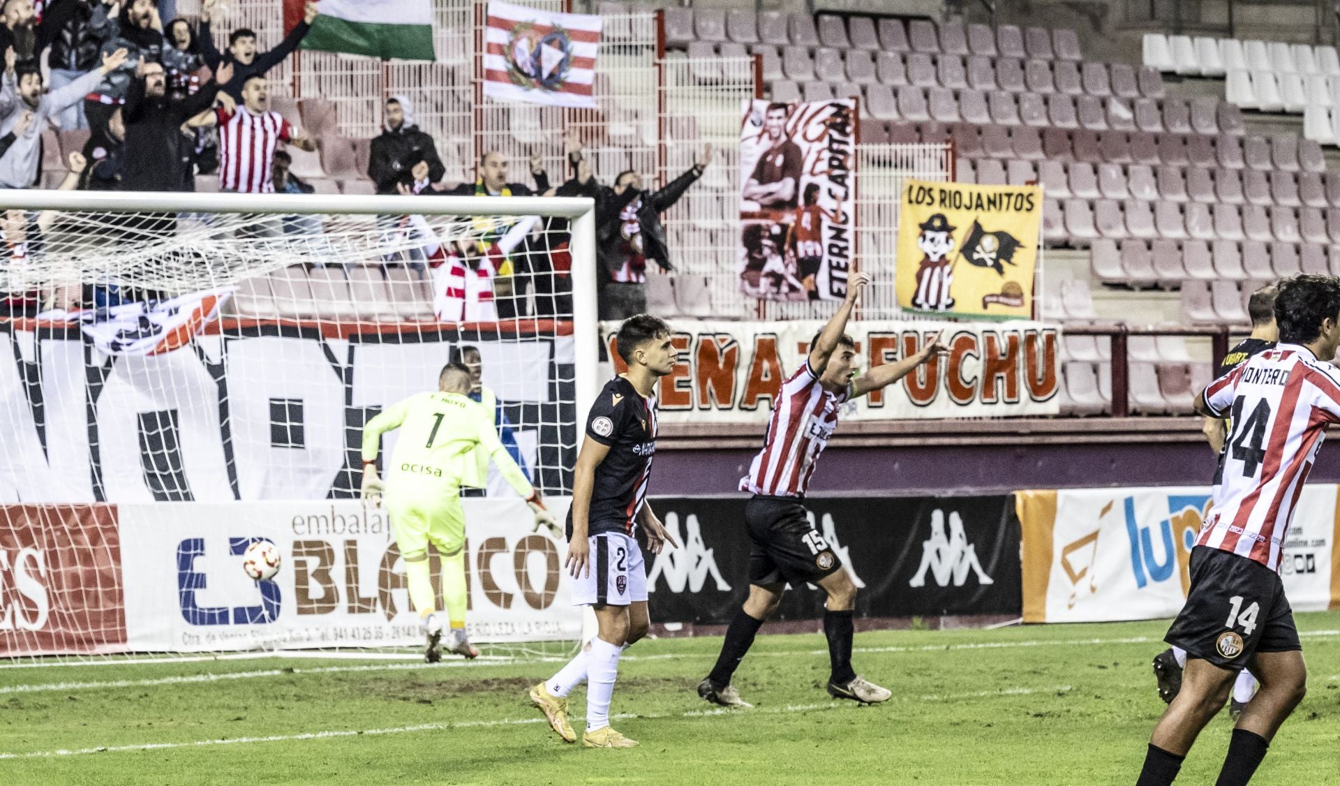 El partido SD Logroñés-UD Logroñés