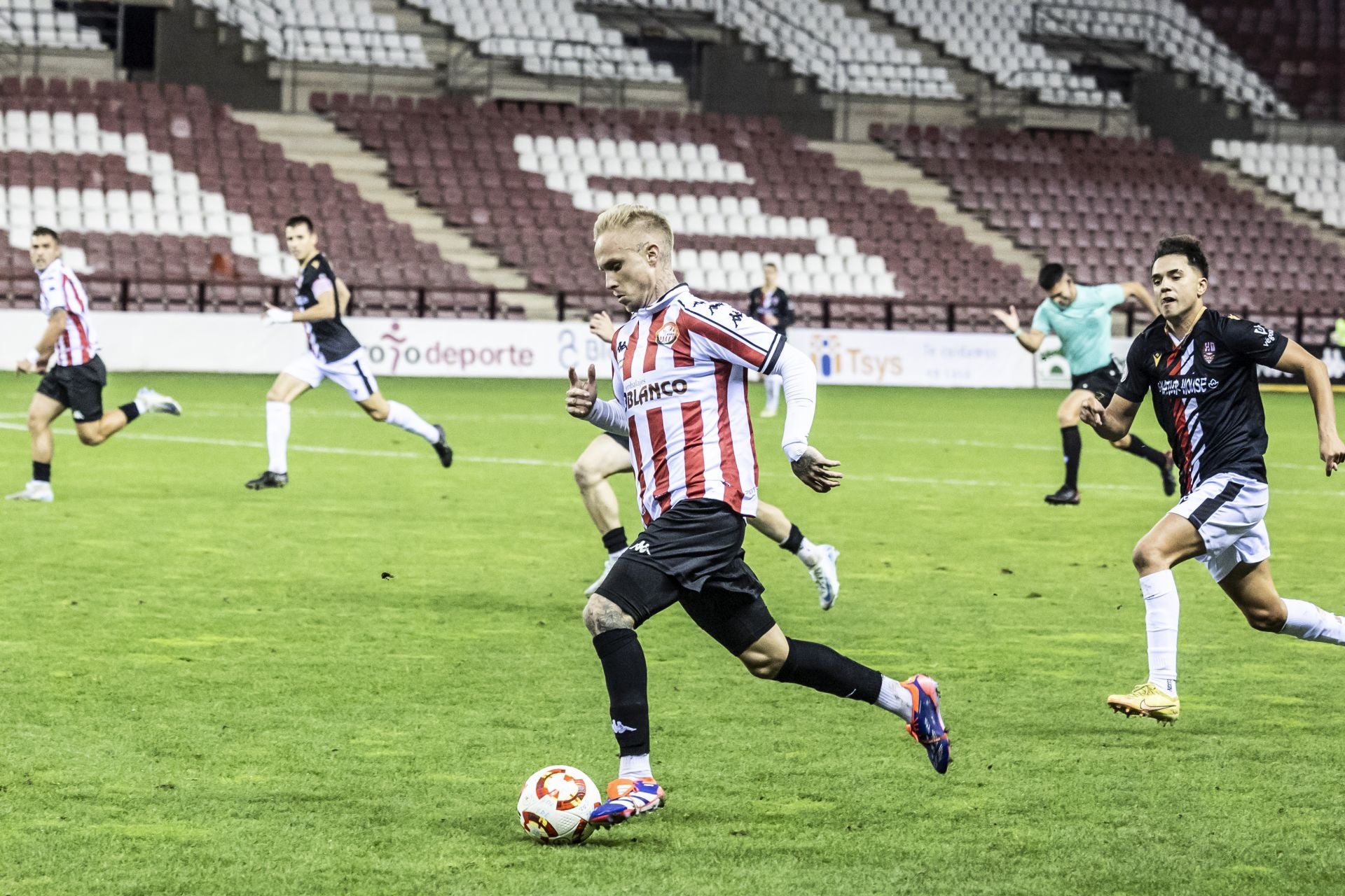 El partido SD Logroñés-UD Logroñés