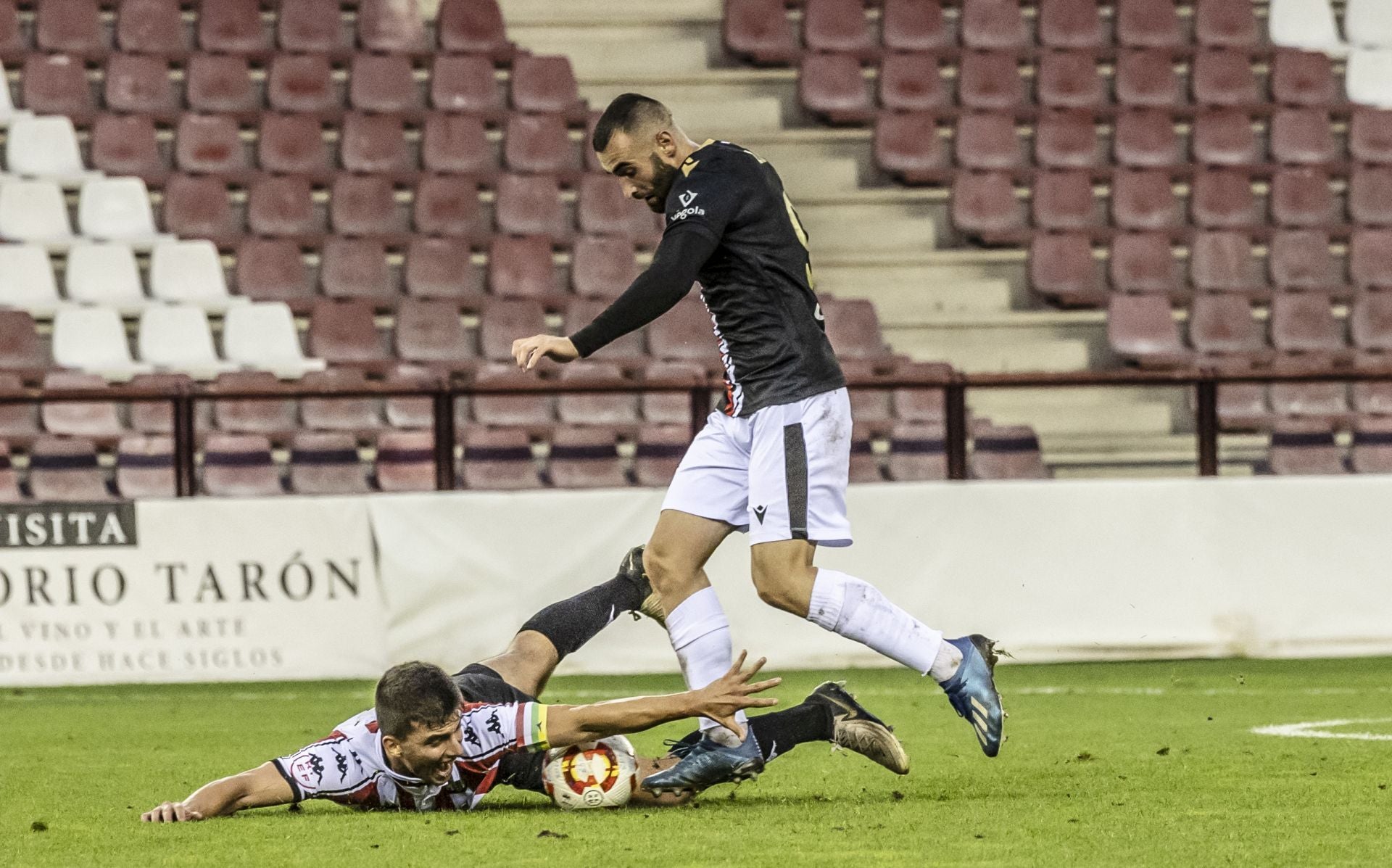 El partido SD Logroñés-UD Logroñés