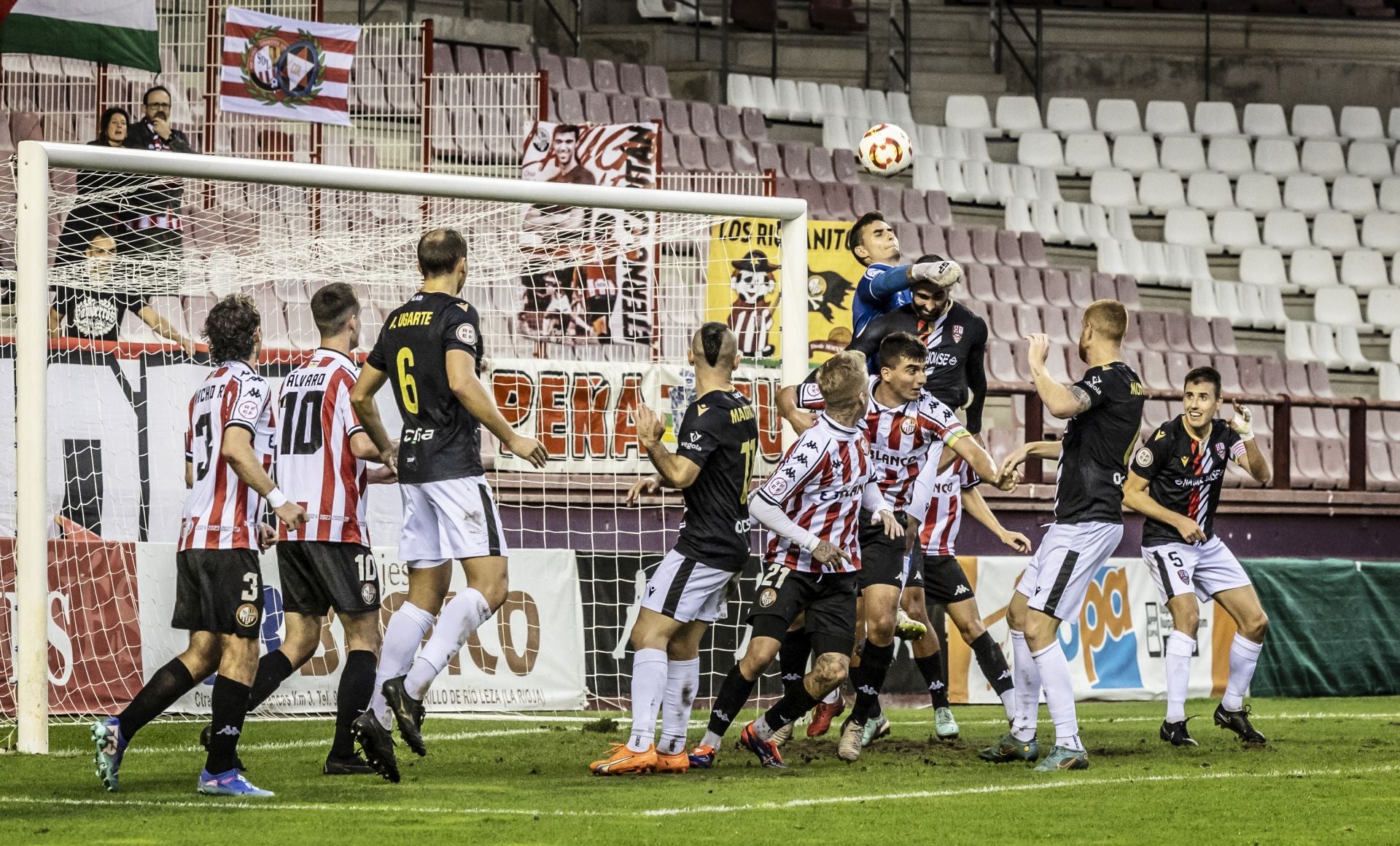 El partido SD Logroñés-UD Logroñés