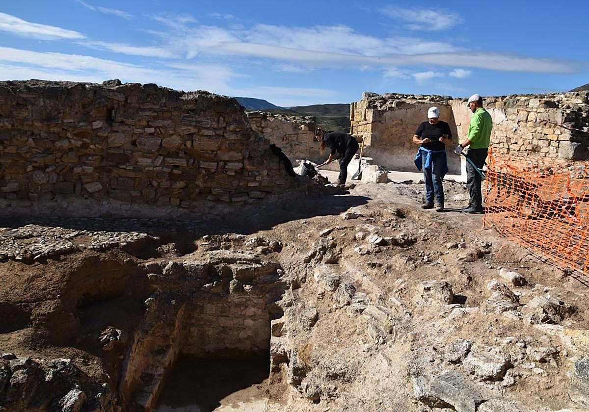 Excavaciones en el castillo de Cervera.
