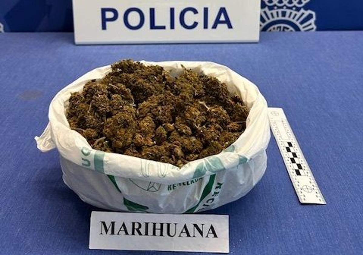 Detenido un hombre que circulaba en patinete por Logroño con una bolsa con marihuana