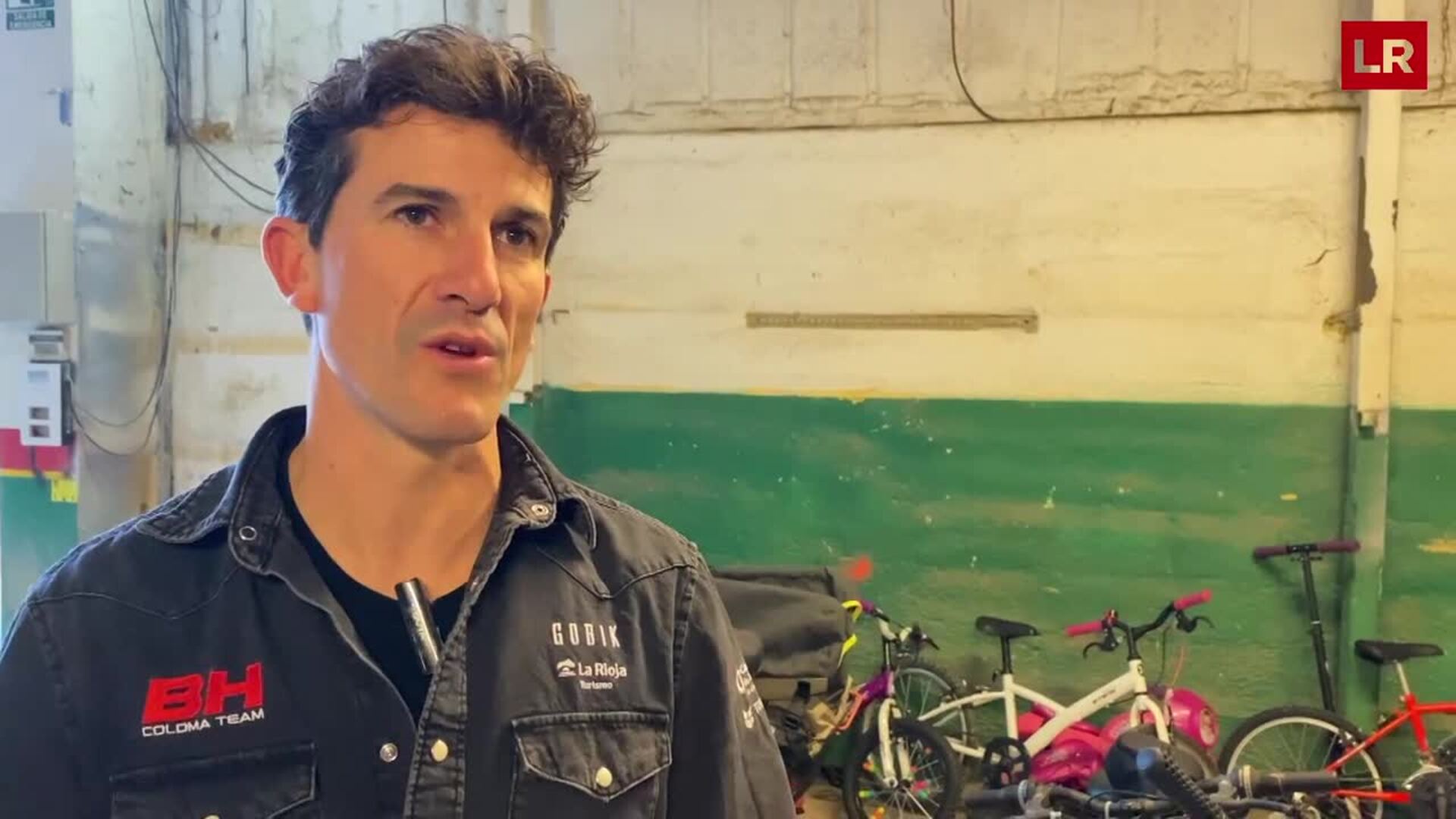 El ciclista riojano Carlos Coloma (bronce en Río de Janeiro) recoge bicicletas para los afectados de la DANA, a fin de proporcionarles un medio de transporte y «una ilusión»