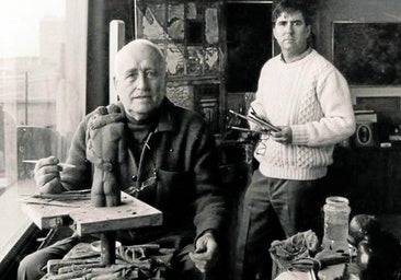 Dos hombres, decenas de manos