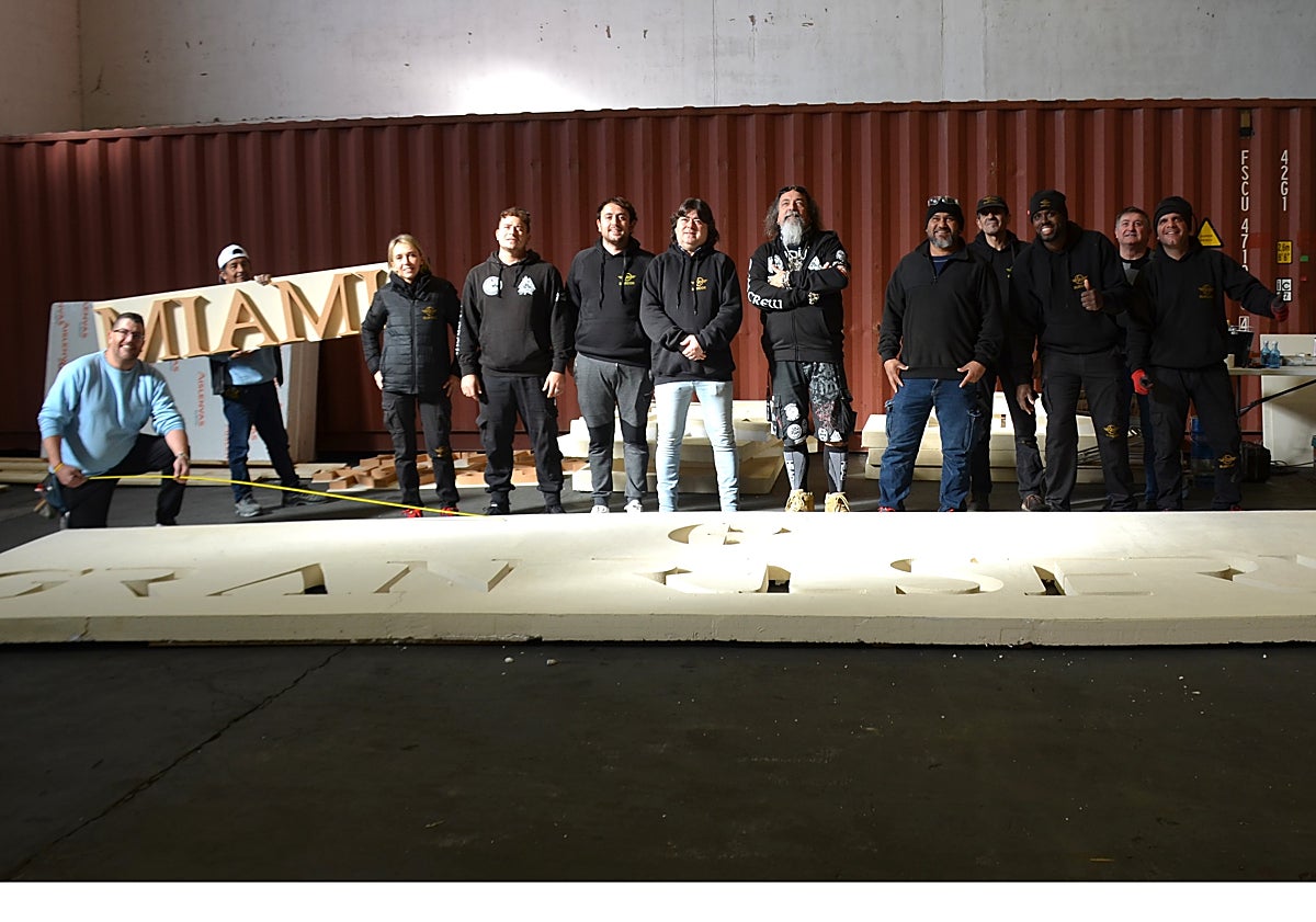 Imagen principal - El escenario de Holika y Gran Reserva viajará por mar a Miami en ocho contenedores