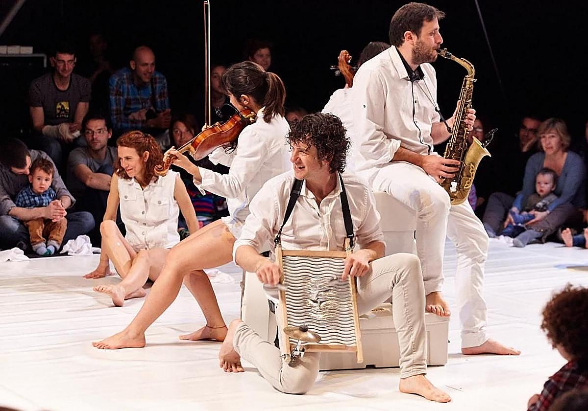 Concierto 'Bitels para bebés' de la compañía catalana La petita malumaluga, que visita Logroño el 4 de enero.