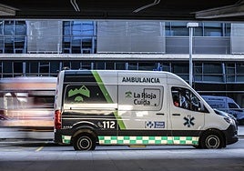Una ambulancia en el San Pedro, en una imagen de archivo.