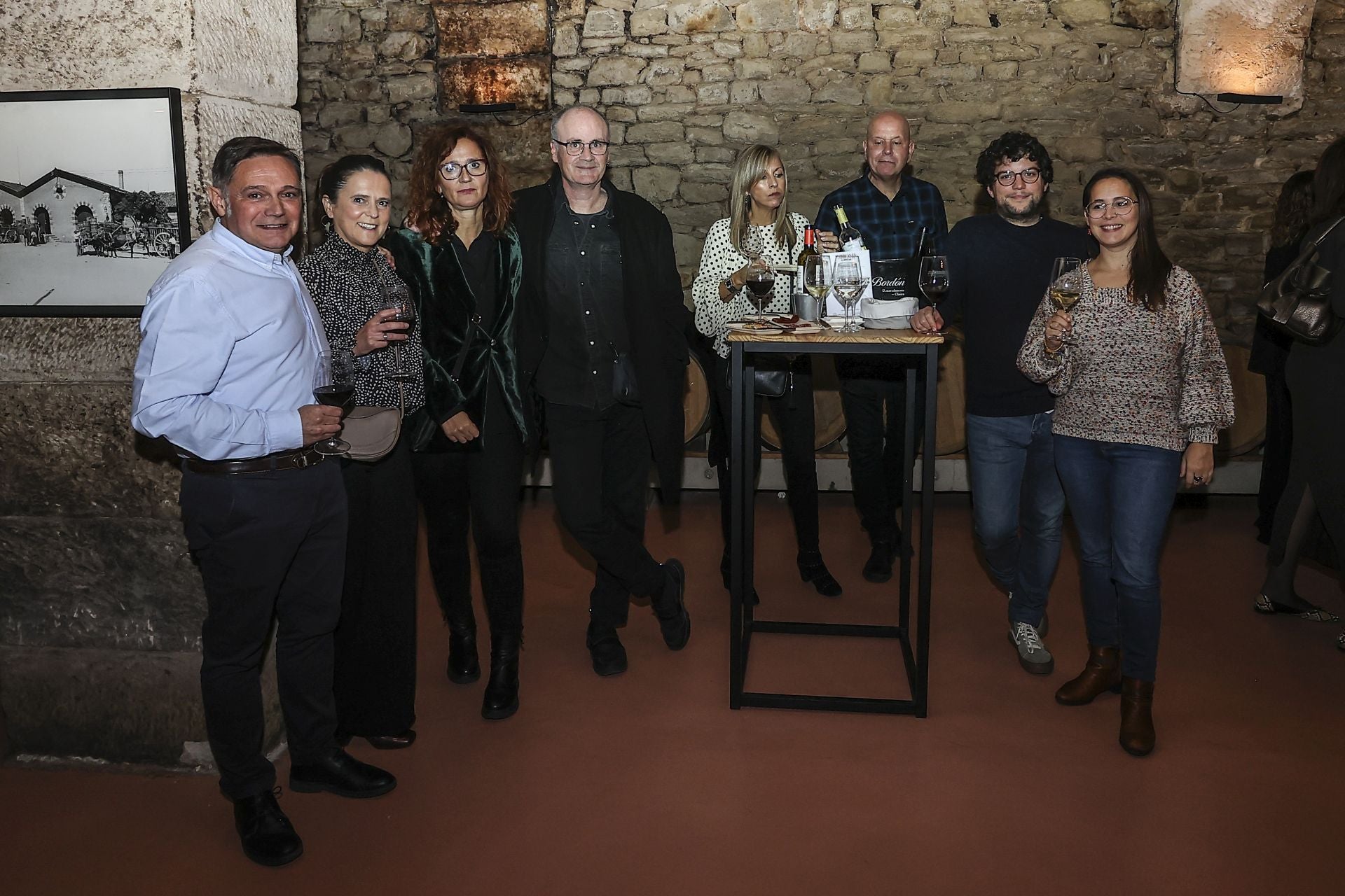 Manuel Romero, Eva Galilea, Yolanda Toledano, Carlos Sacristán (Tris), Mario Herreras y Sofía Montenegro posan junto a otros dos asistentes.