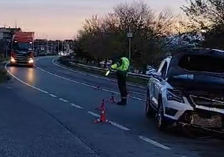 Dos riojanos, heridos leves en un accidente en un choque frontal entre dos vehículos en San Adrián