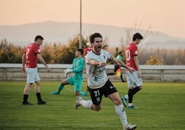 Iñigo celebra el gol de la victoria de la semana pasada.