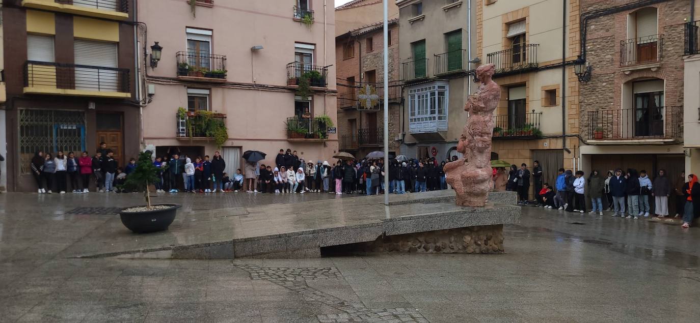 Asistentes al acto organizado en Autol con motivo del 25N.