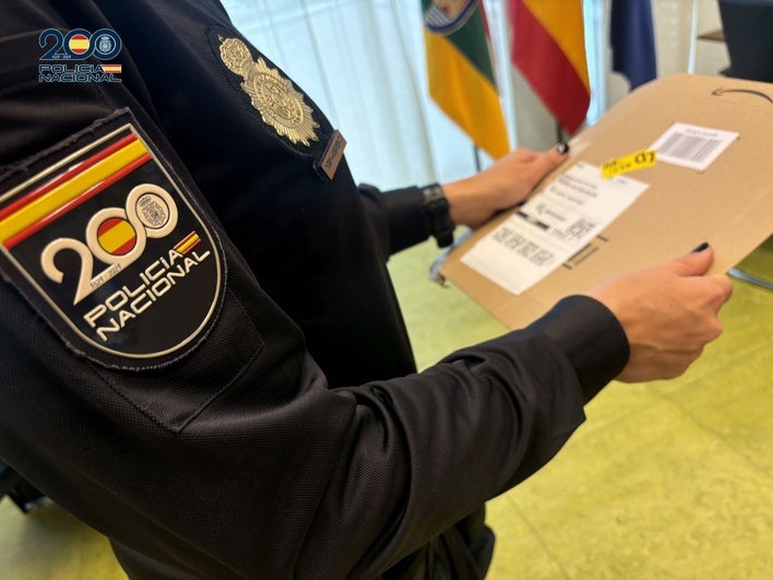 La Policía alerta de una nueva estafa con los paquetes recibidos al comprar por internet