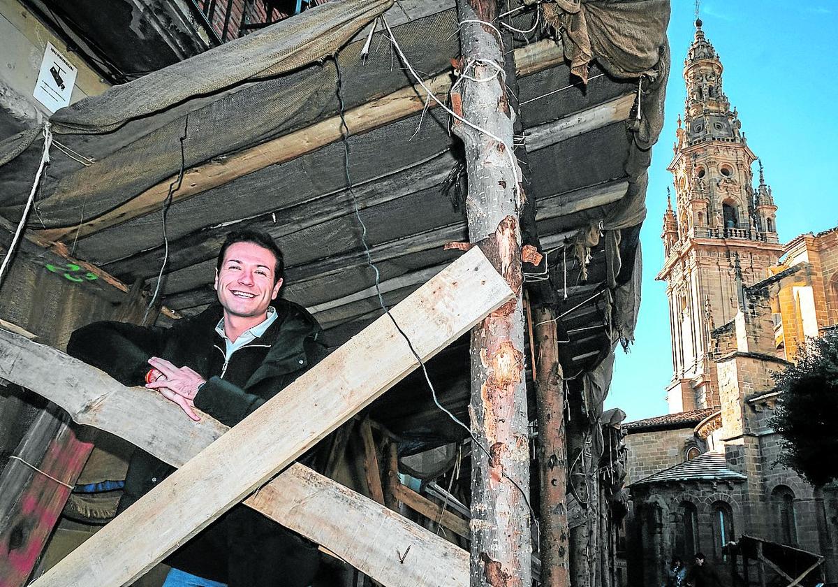 Óscar Reina, en los puestos que albergarán del 6 al 8 de diciembre el Mercado Medieval en Santo Domingo de la Calzada.