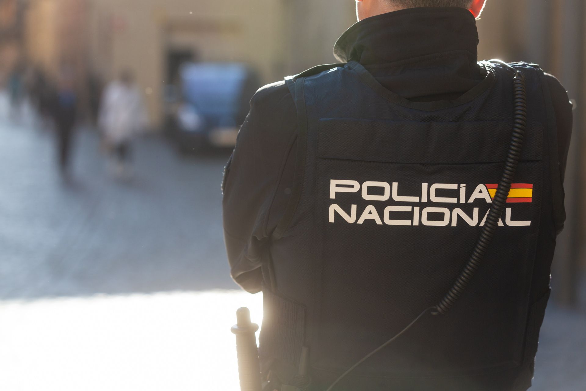 La Policía Nacional lleva a cabo una redada en un pub de la calle Vitoria