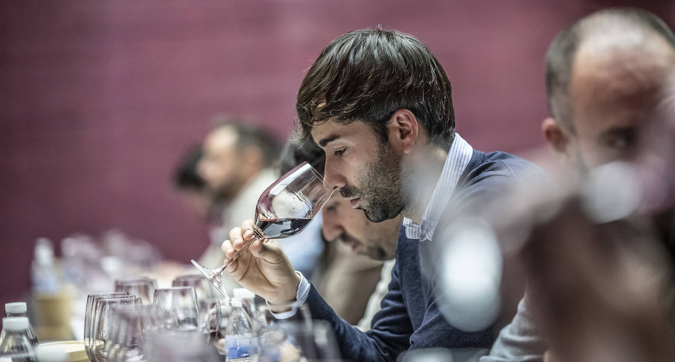 La cata con repóquer de vinos y de bodegueros, en imágenes