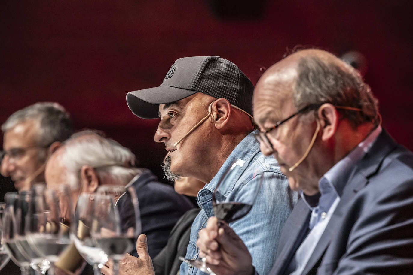 La cata con repóquer de vinos y de bodegueros, en imágenes