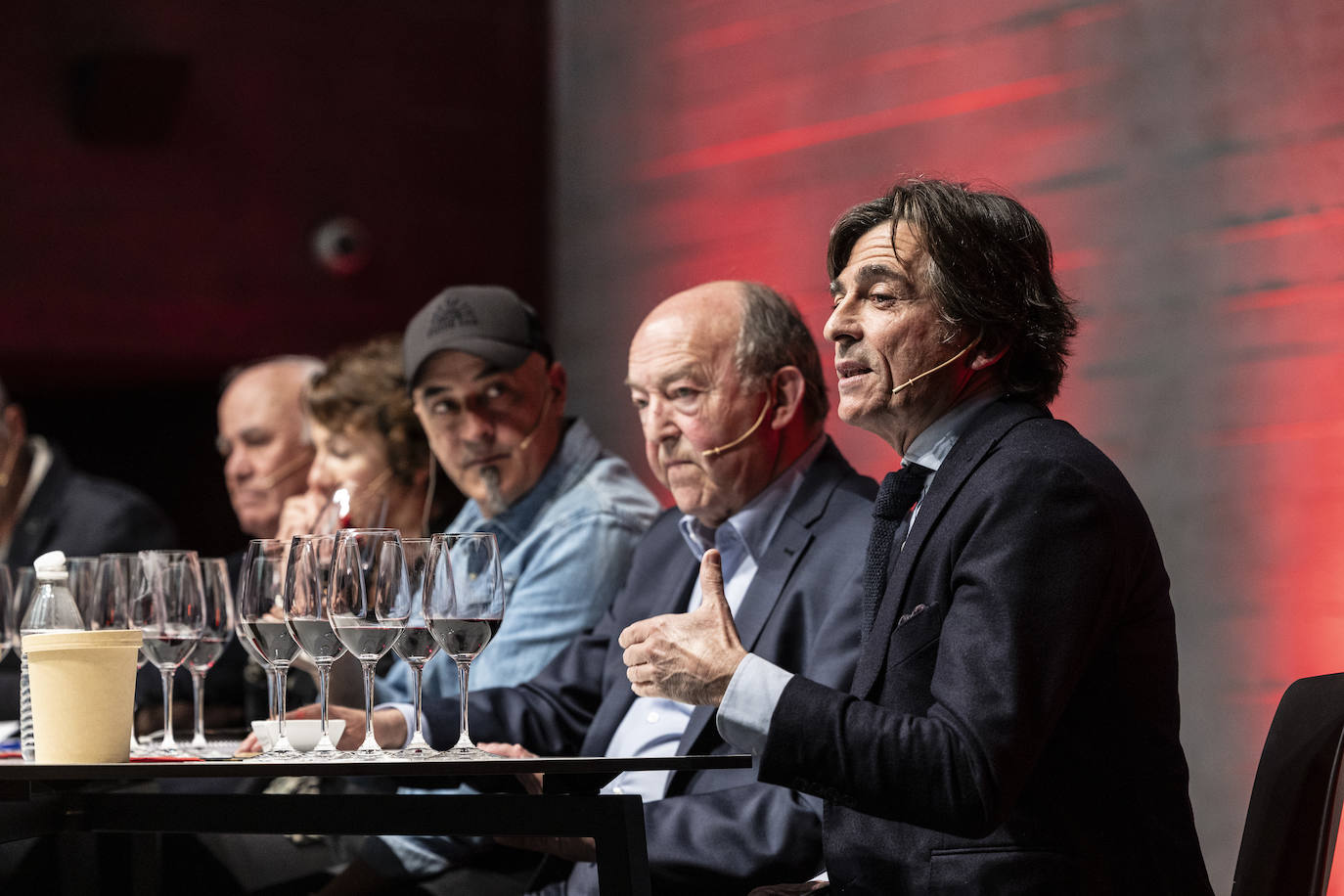 La cata con repóquer de vinos y de bodegueros, en imágenes