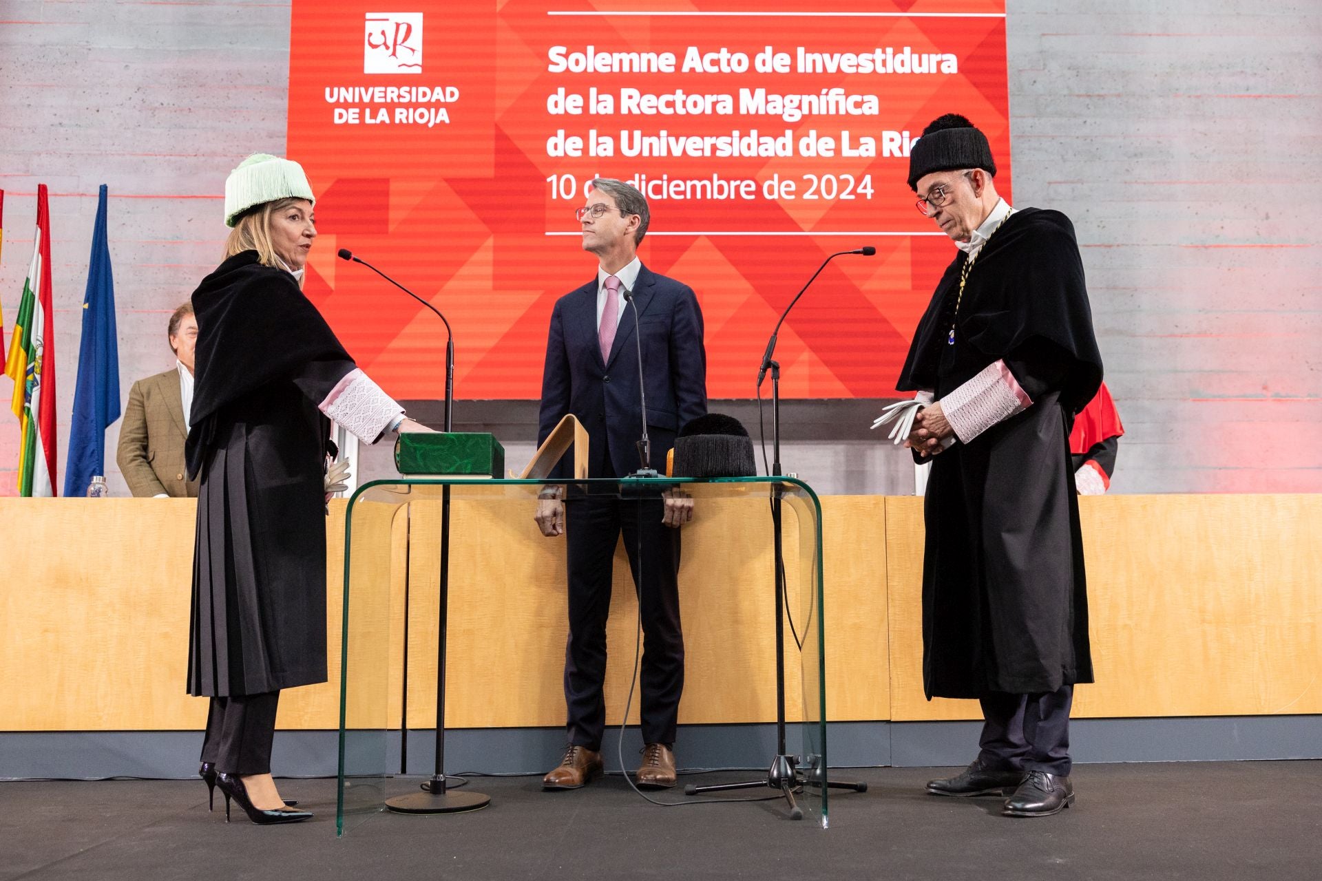Eva Sanz toma posesión como nueva rectora de la Universidad de La Rioja