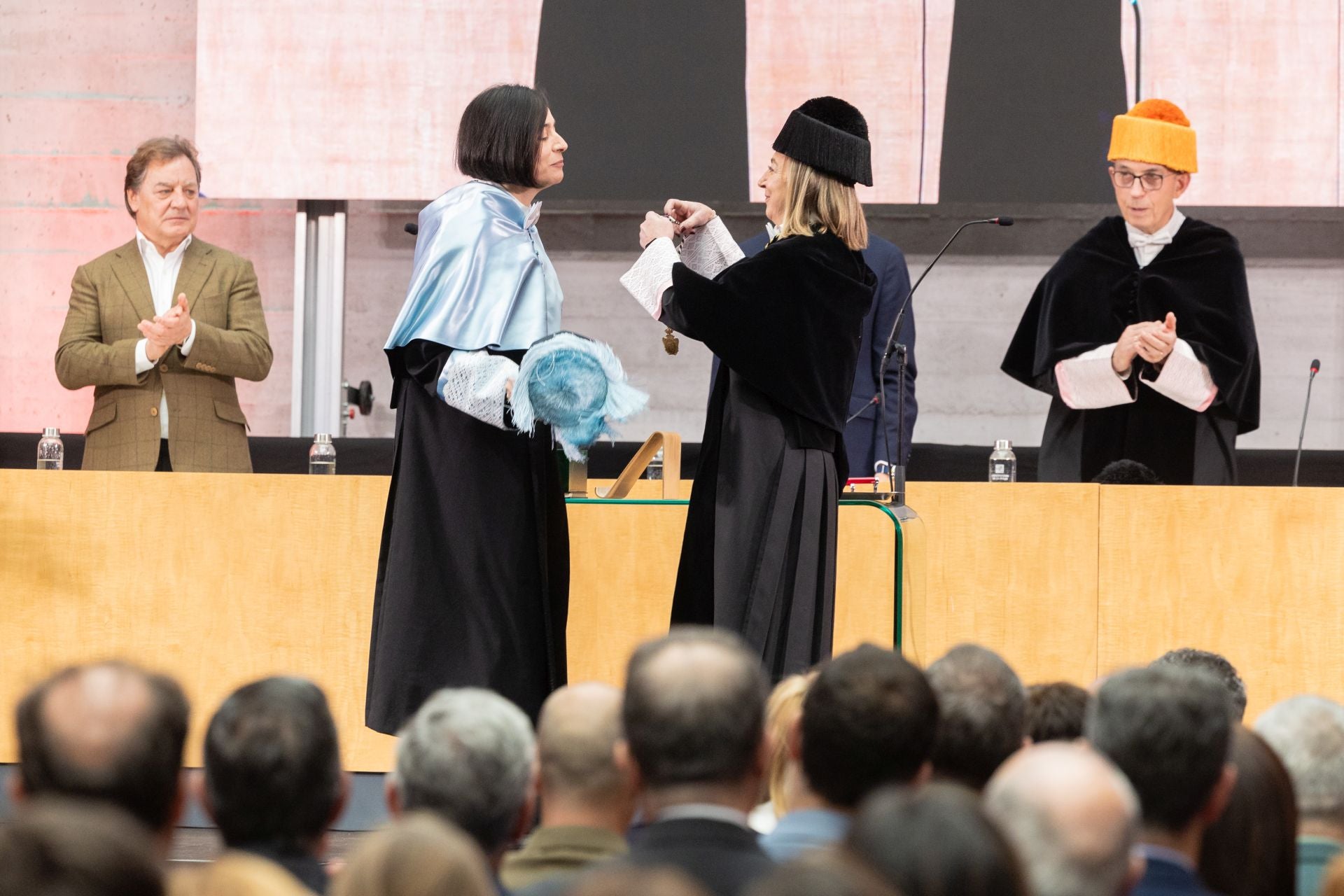 Eva Sanz toma posesión como nueva rectora de la Universidad de La Rioja