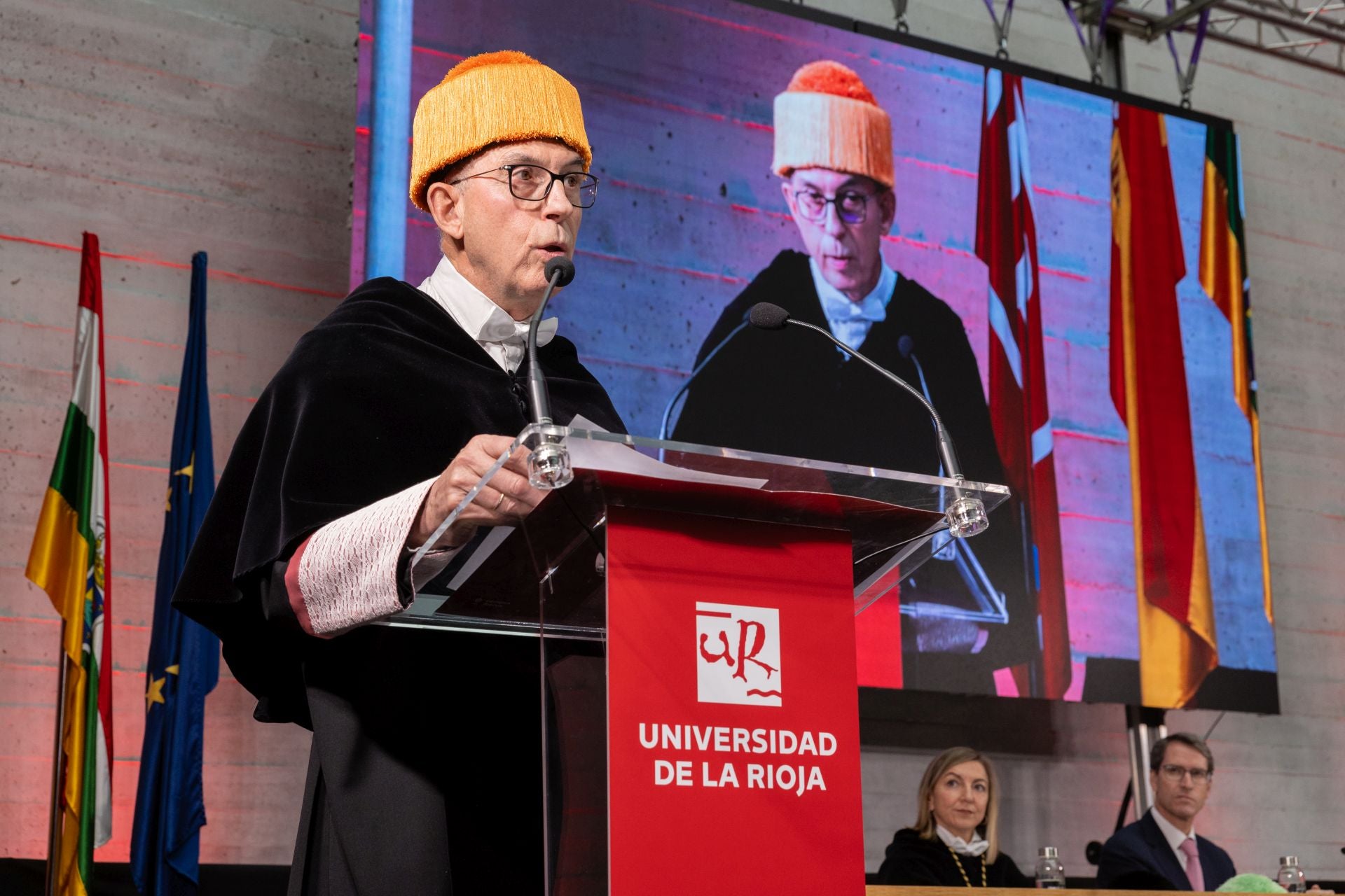 Eva Sanz toma posesión como nueva rectora de la Universidad de La Rioja