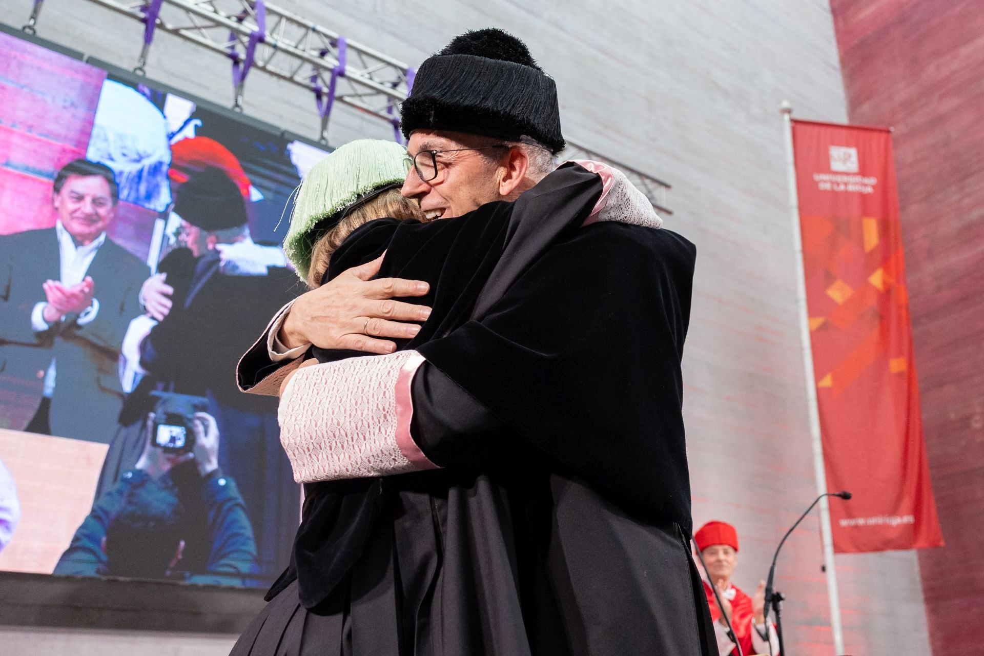 Eva Sanz toma posesión como nueva rectora de la Universidad de La Rioja