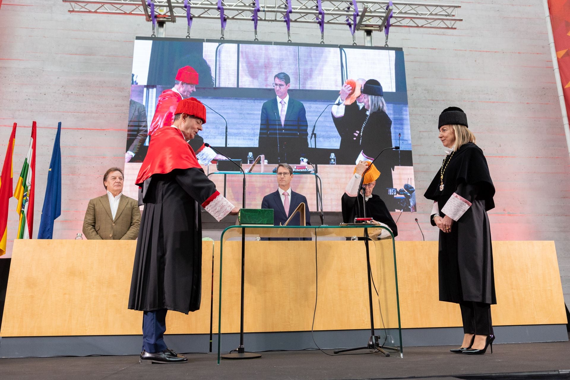 Eva Sanz toma posesión como nueva rectora de la Universidad de La Rioja