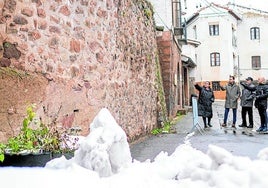 El muro al final de la calle Luciano Bueno, en Nieva de Cameros.