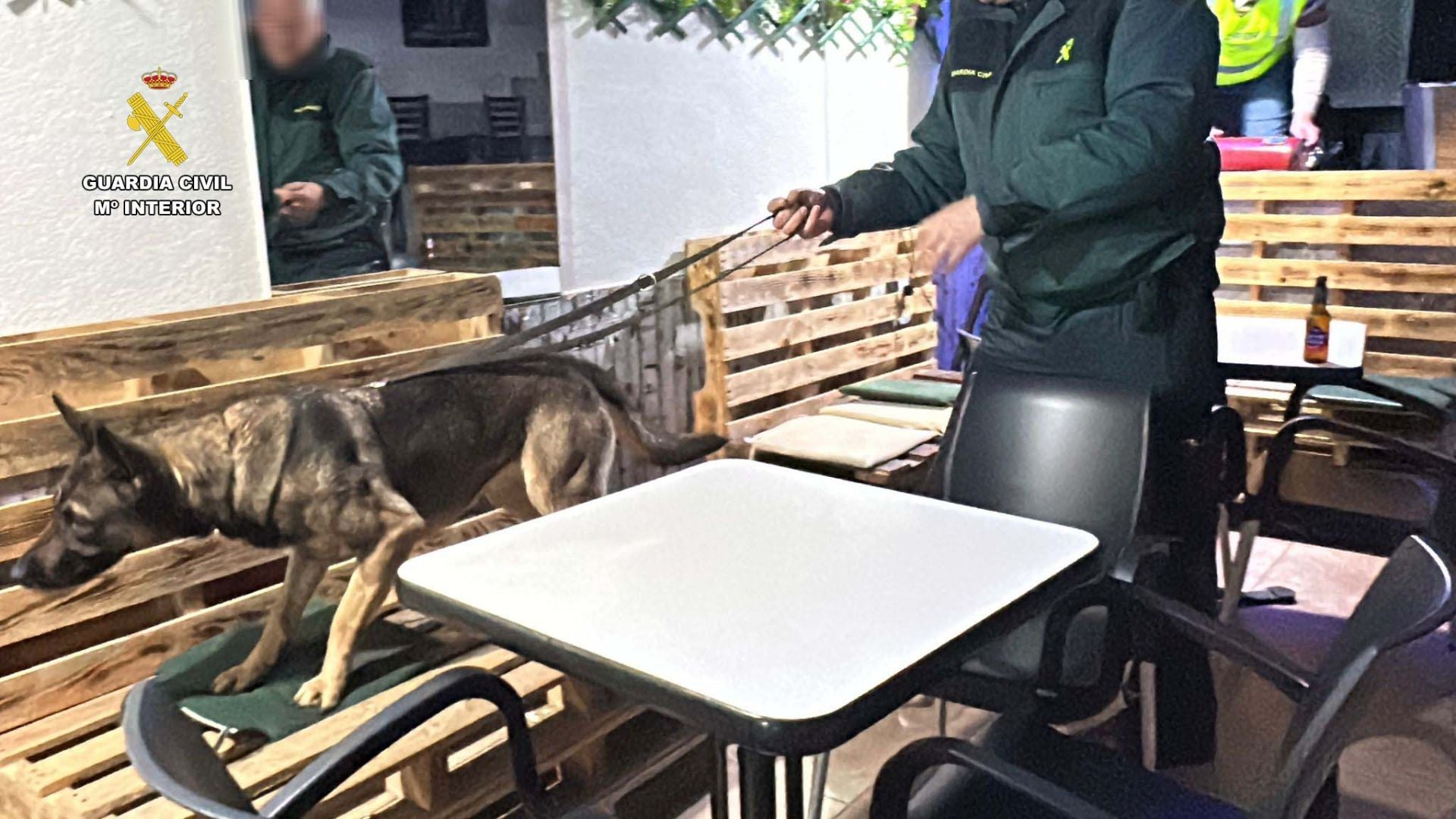 La Guardia Civil inspecciona locales de ocio de Arnedo