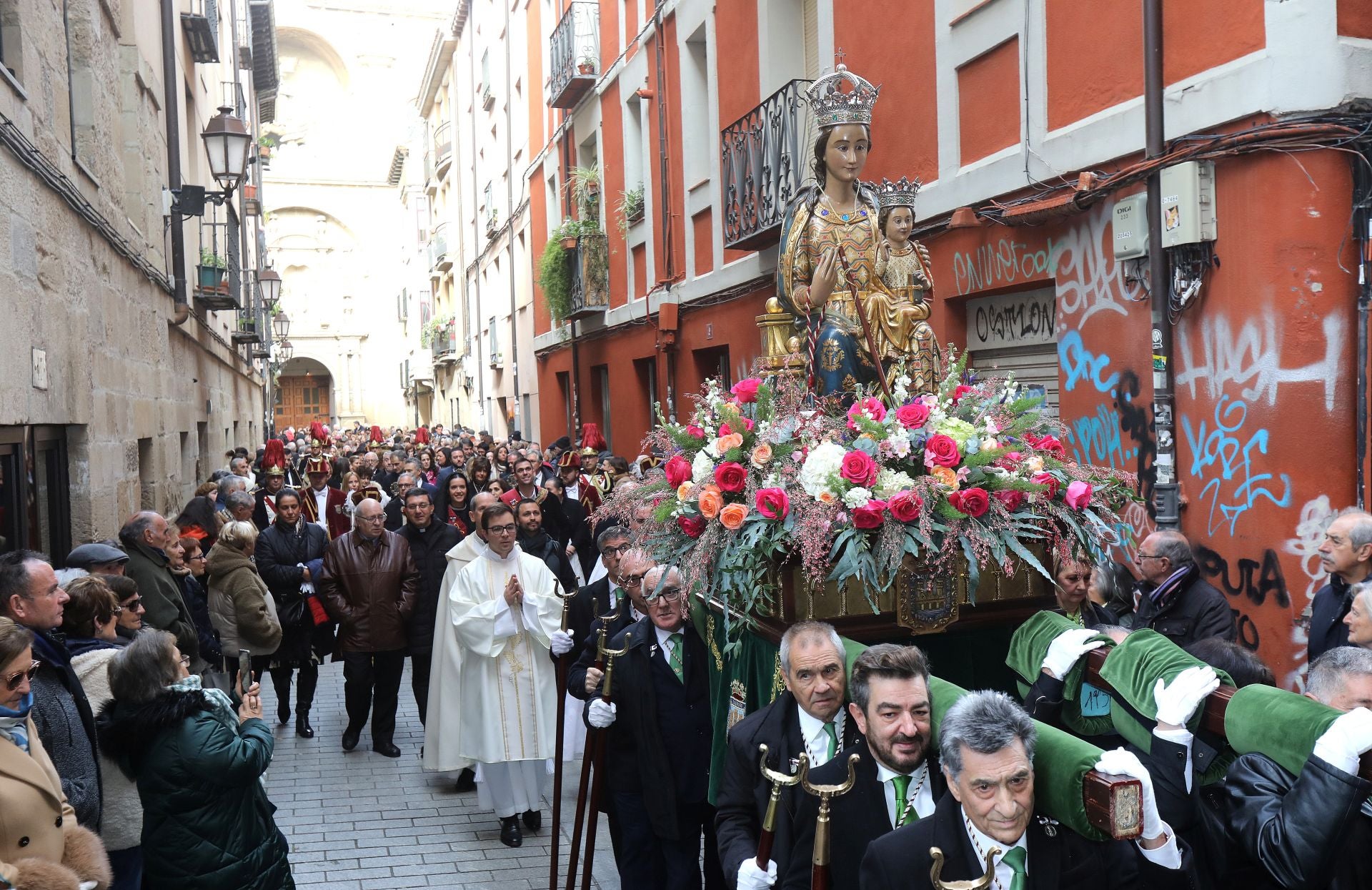 La procesión de la Virgen de la Esperanza, en imágenes