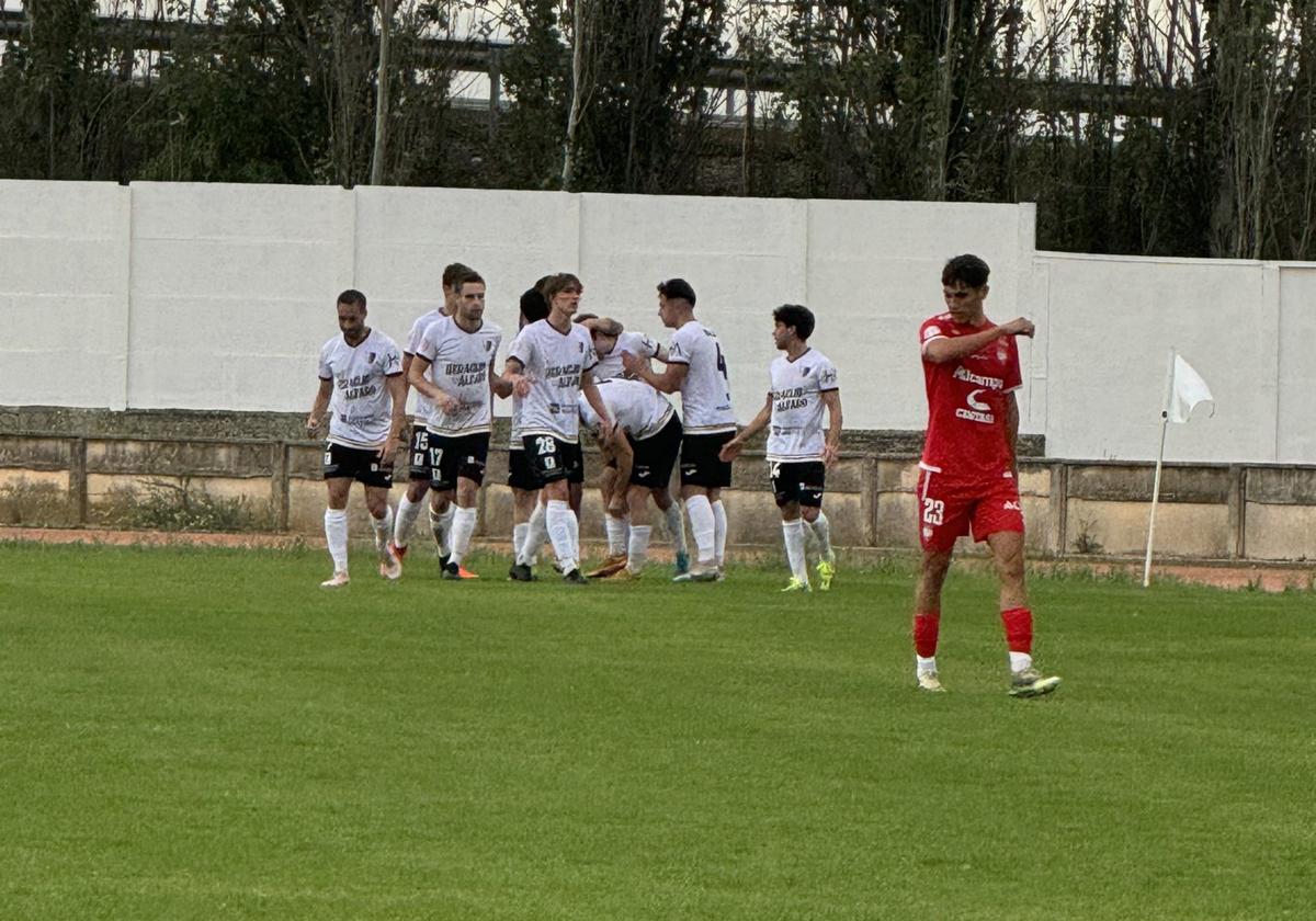 El Alfaro celebra uno de los cuatro goles contra el Utebo.