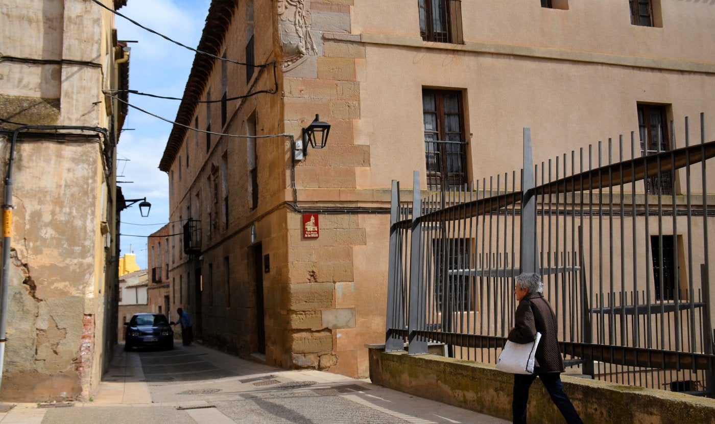 El deterioro del antiguo seminario de Calahorra, declarado BIC, obliga a prohibir su uso