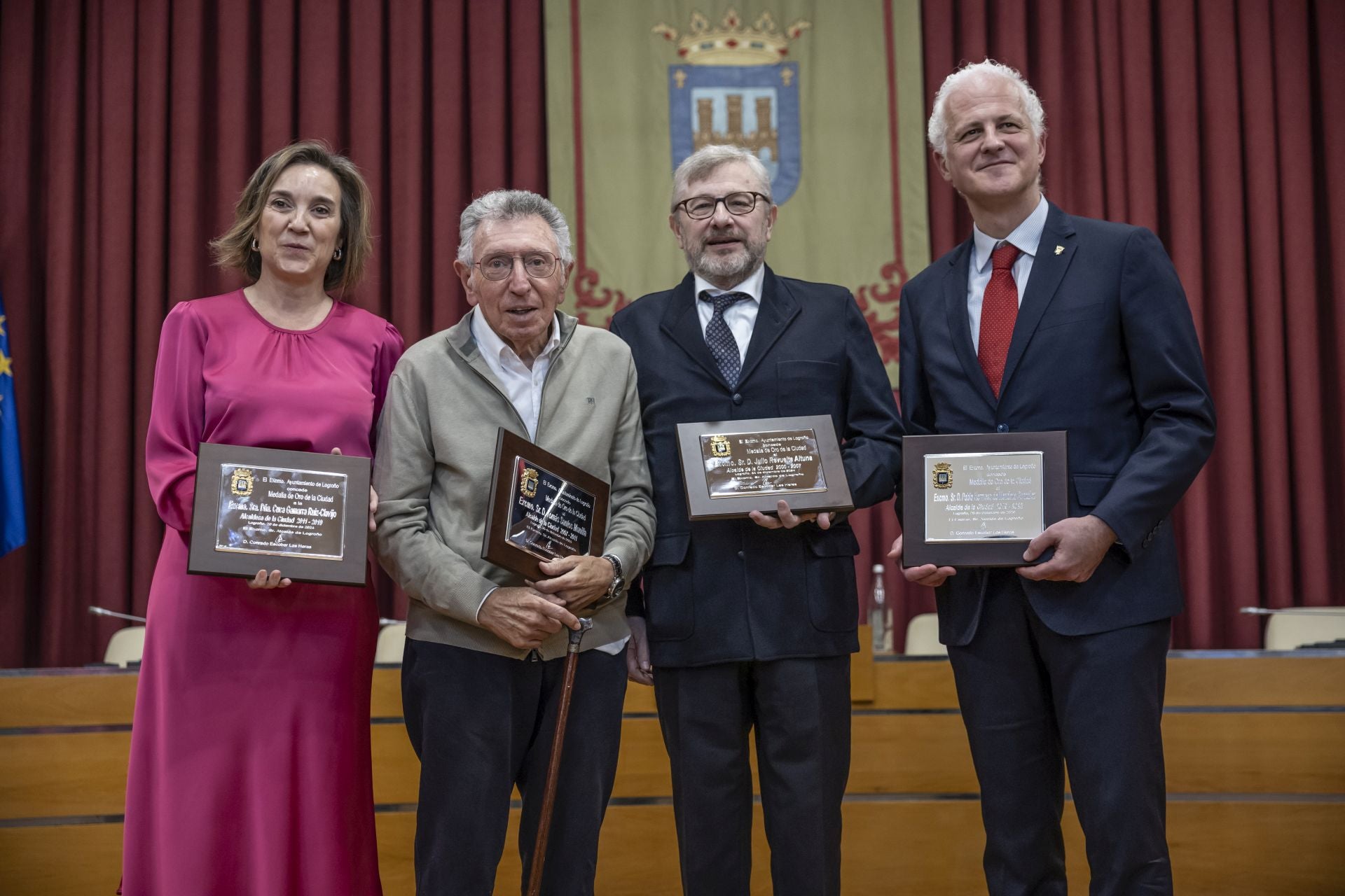 La entrega de la medalla de oro a cuatro exalcaldes de Logroño, en imágenes