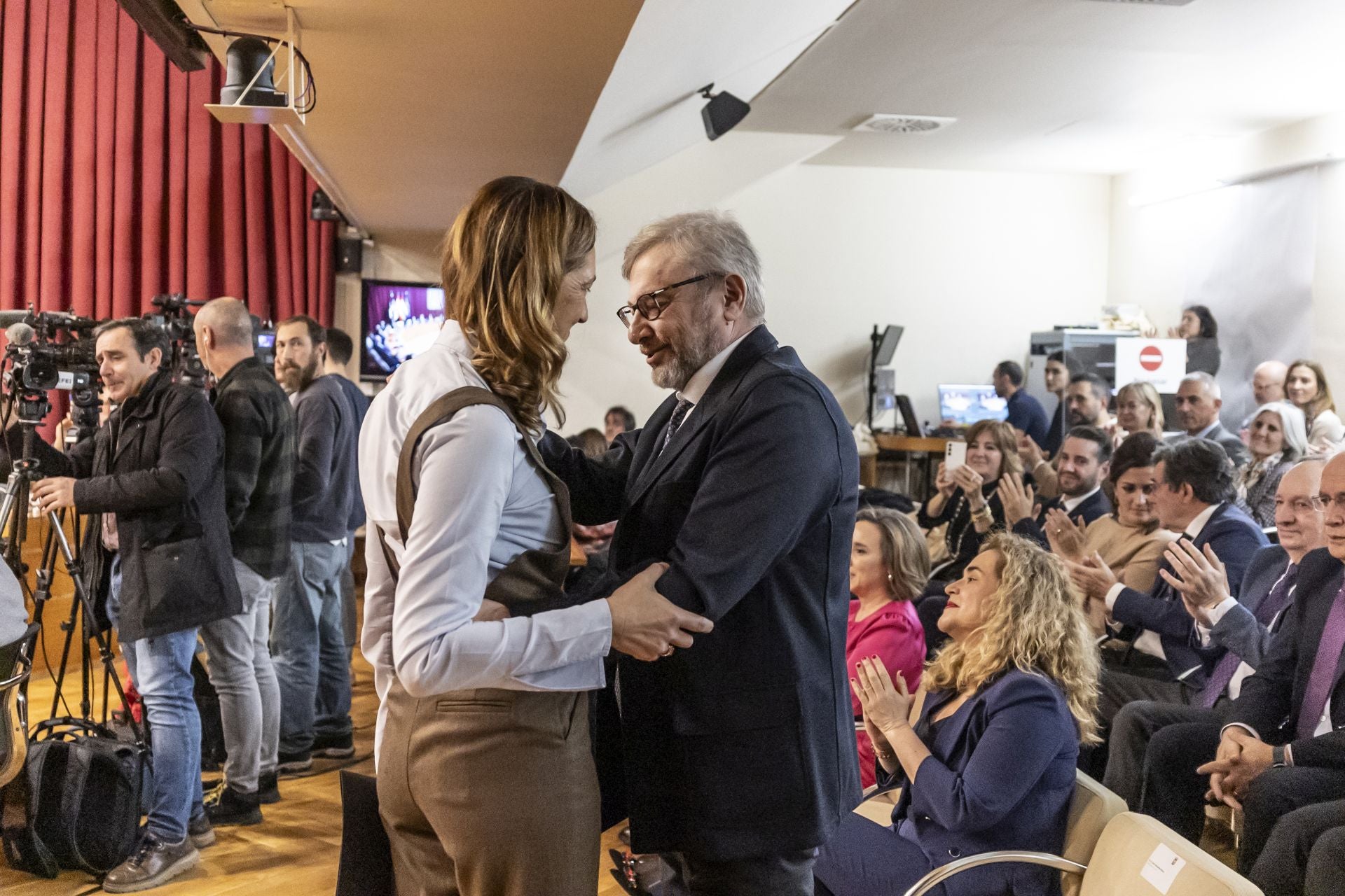 La entrega de la medalla de oro a cuatro exalcaldes de Logroño, en imágenes