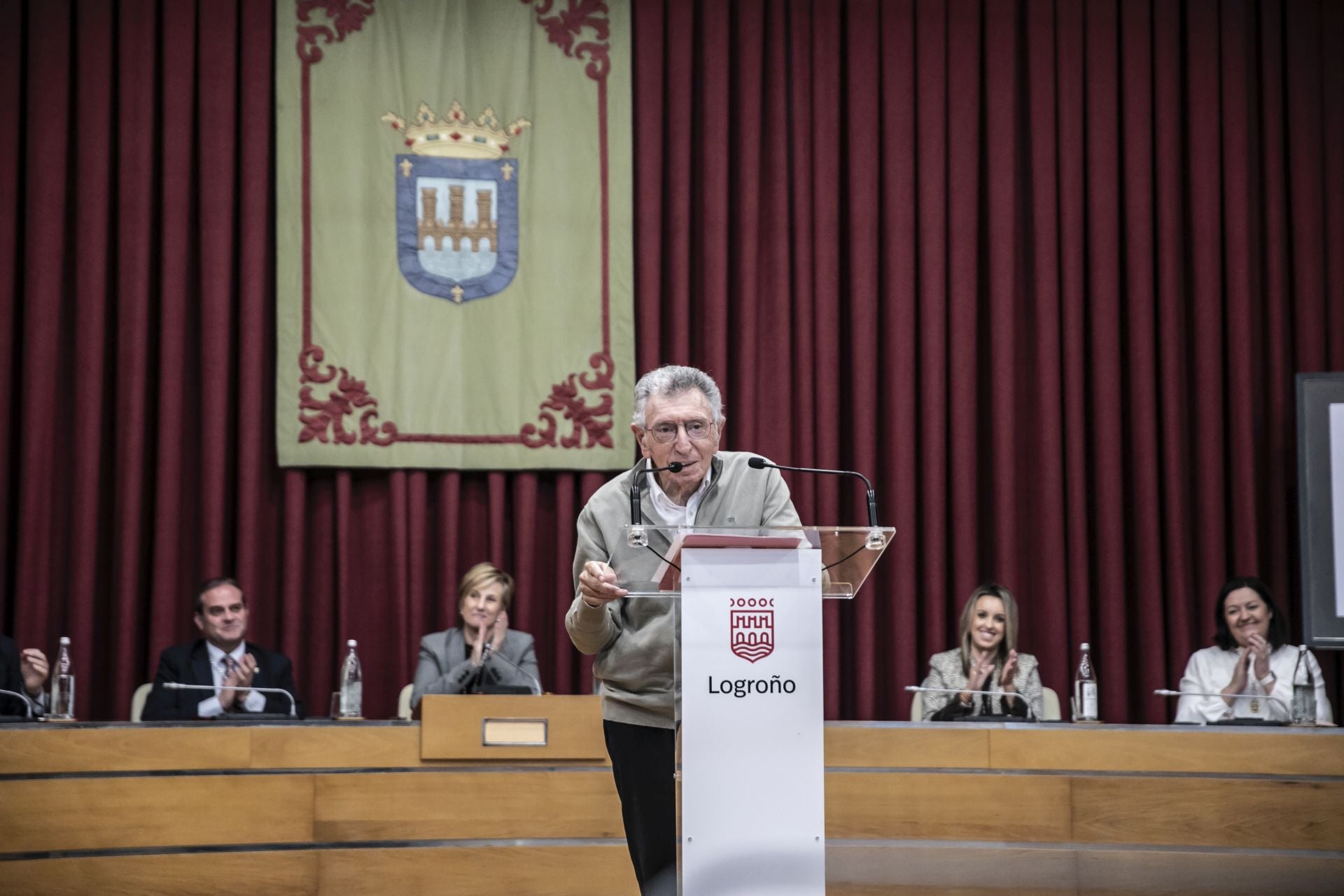 La entrega de la medalla de oro a cuatro exalcaldes de Logroño, en imágenes