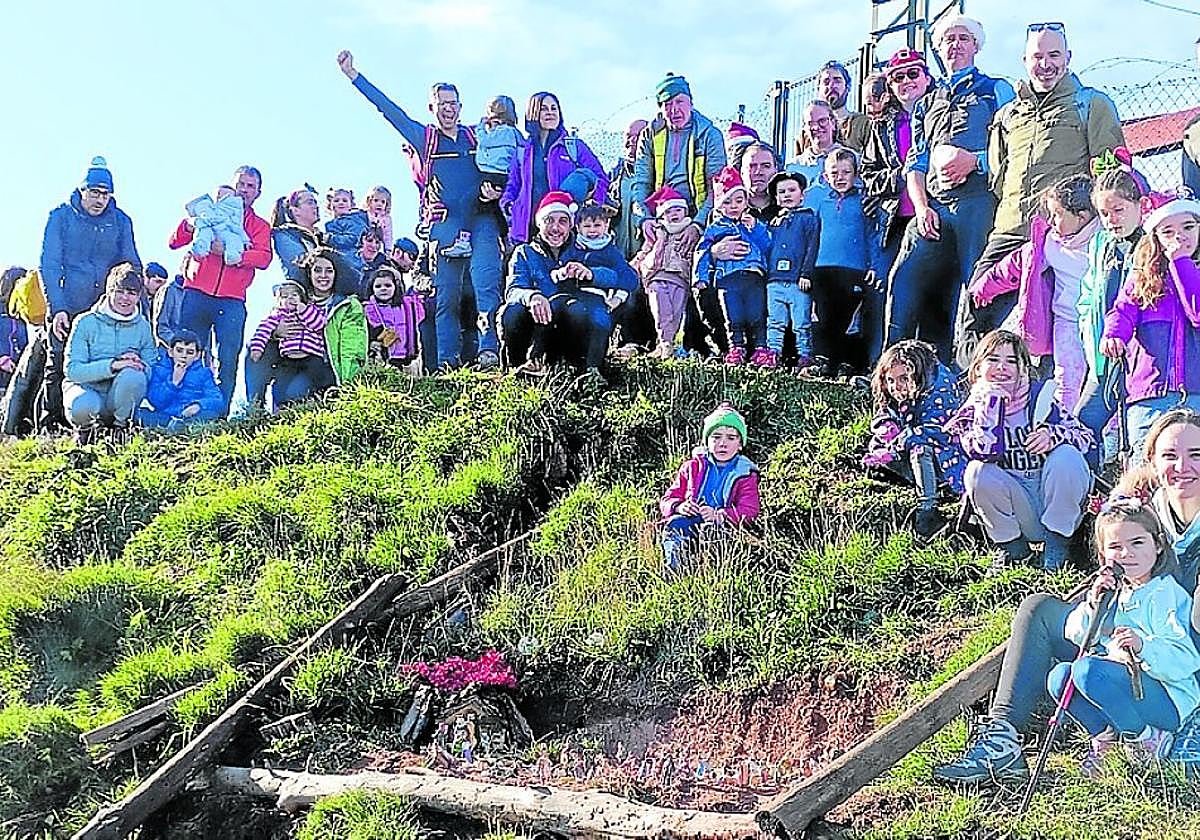 El club de montaña K2 de Nájera coloca su belén
