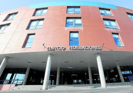 Fachada del Edificio de Federaciones en el Palacio de los Deportes.