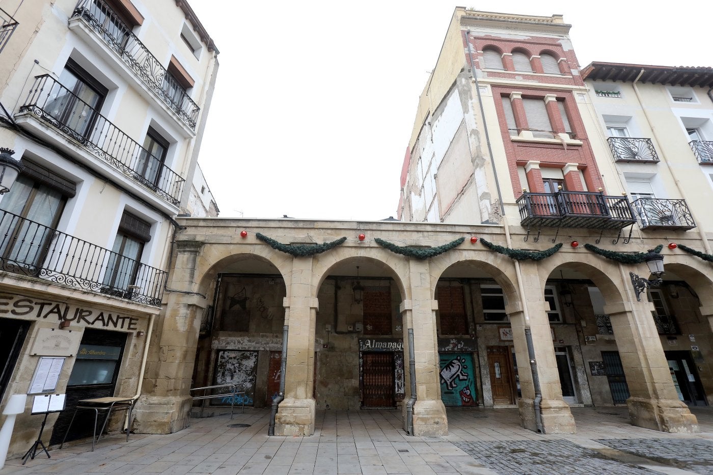 En trámite. La licencia para construir apartamentos turísticos en la plaza del Mercado 8-9 está en exposición pública.