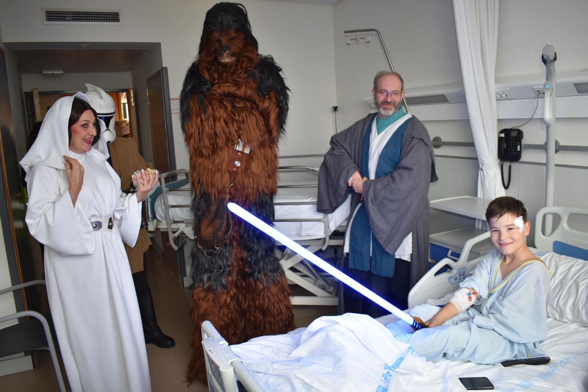 Los personajes de Star Wars visitan el Hospital de Calahorra