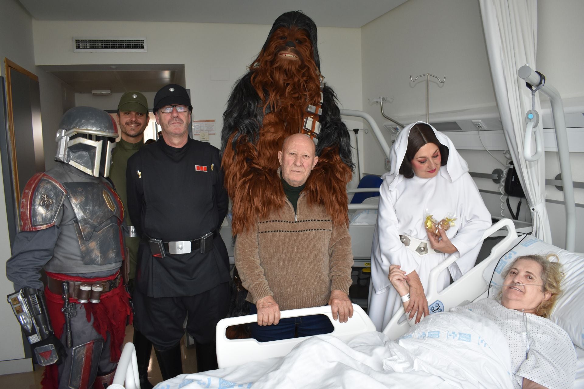 Los personajes de Star Wars visitan el Hospital de Calahorra