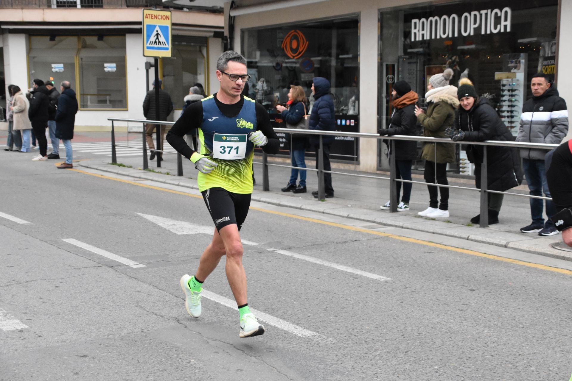 Los calagurritanos disfrutan la San Silvestre en la calle