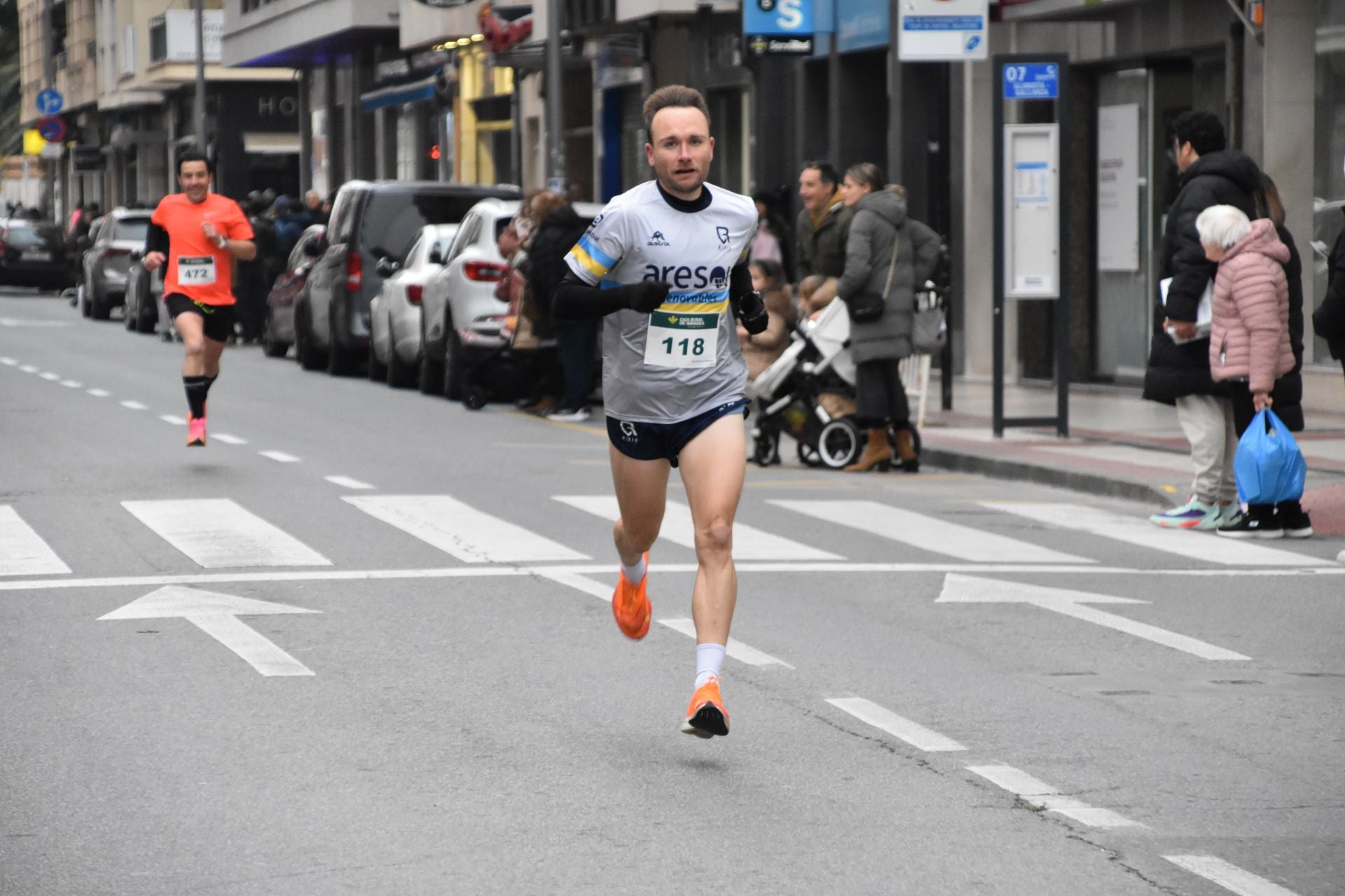 Los calagurritanos disfrutan la San Silvestre en la calle