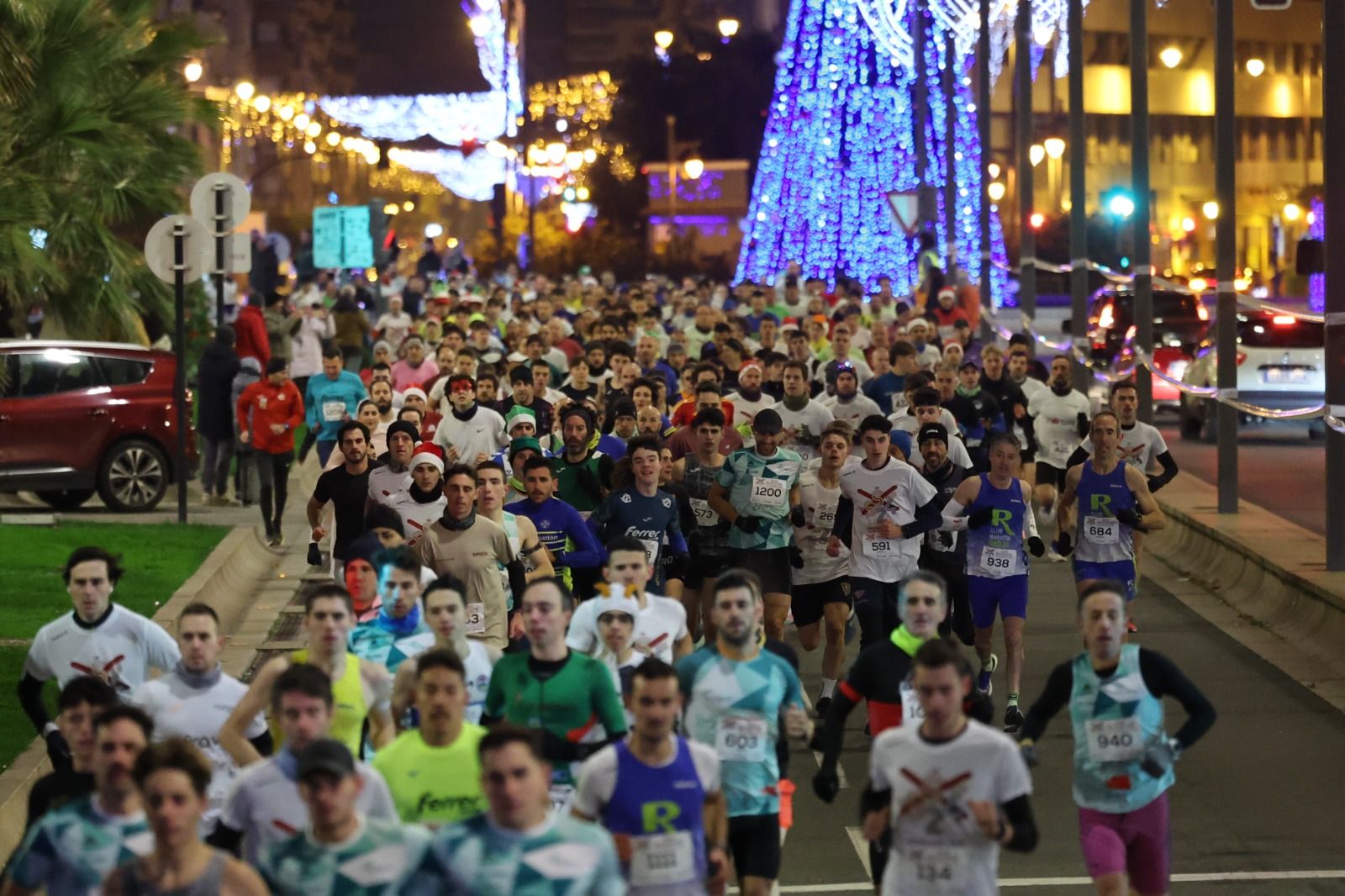 Los logroñeses llenan de nuevo las calles en la San Silvestre