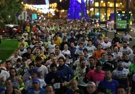 Un instante de la carrera en la capital riojana.