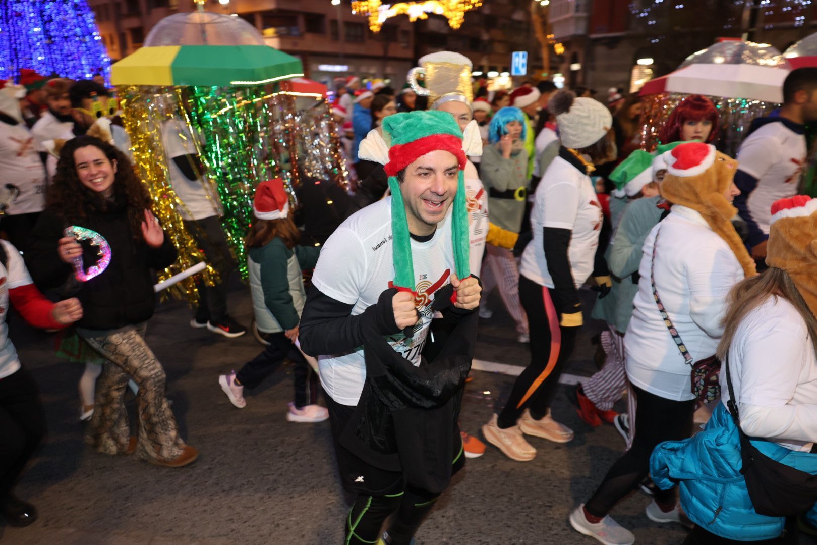 Los logroñeses no escatimaron en complementos para la San Silvestre Popular