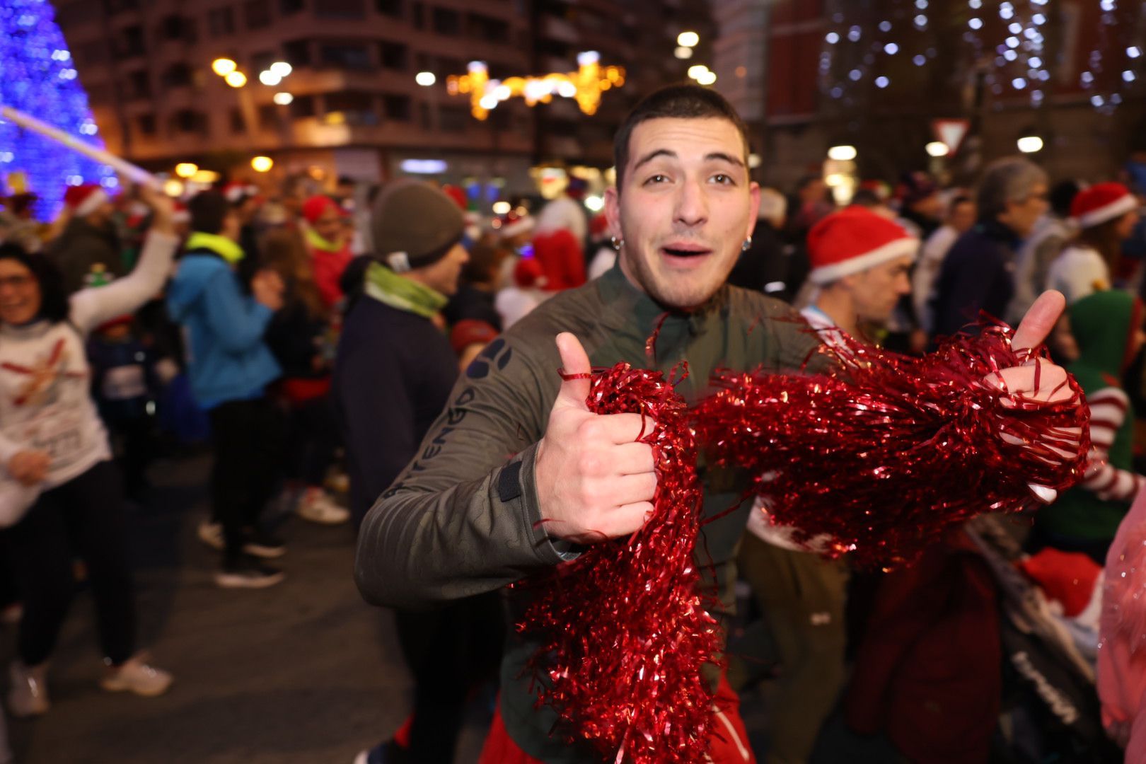 Los logroñeses no escatimaron en complementos para la San Silvestre Popular