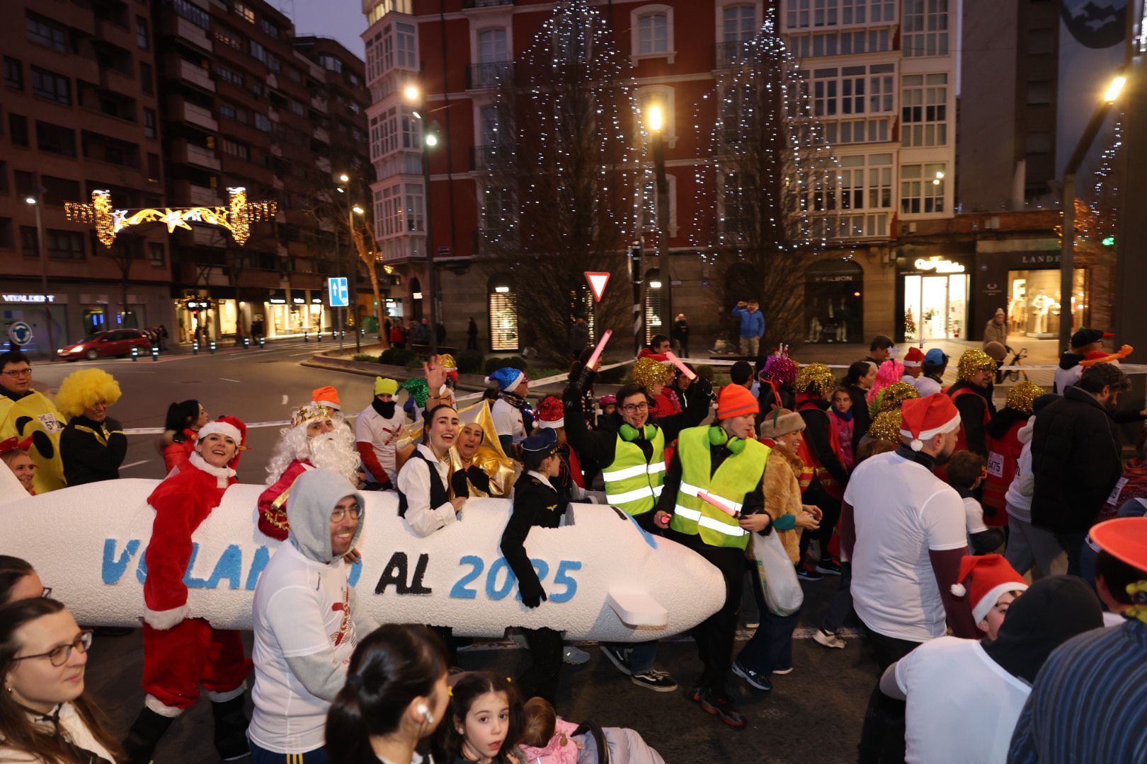 Los logroñeses no escatimaron en complementos para la San Silvestre Popular